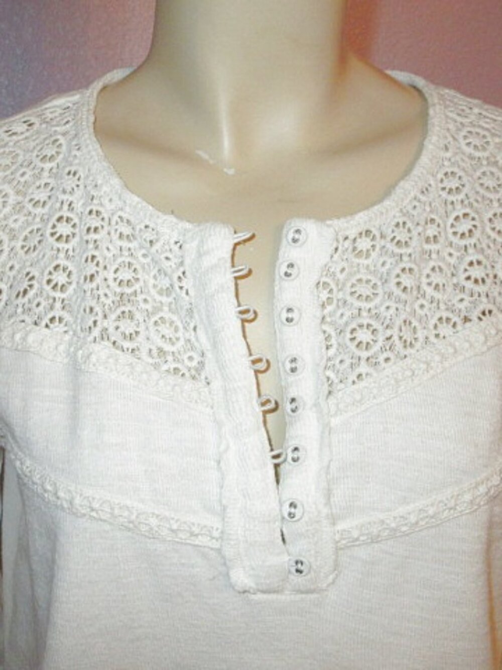 Sundance Henley Top Size M Embroidered Eyelet Crochet Off White Cotton Boho EUC - Picture 3 of 11